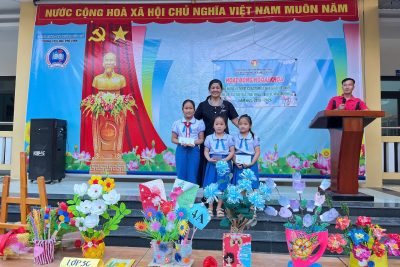 Hoạt động ngoại khoá chào mừng kỷ niệm 43 năm ngày nhà giáo Việt Nam với chủ đề: “Tái chế rác thải nhựa – Bảo vệ môi trường”.