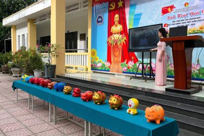 Chủ đề : Phát động phong trào “Nuôi heo đất” – “Giúp bạn tới trường, hướng tới tương lai”.